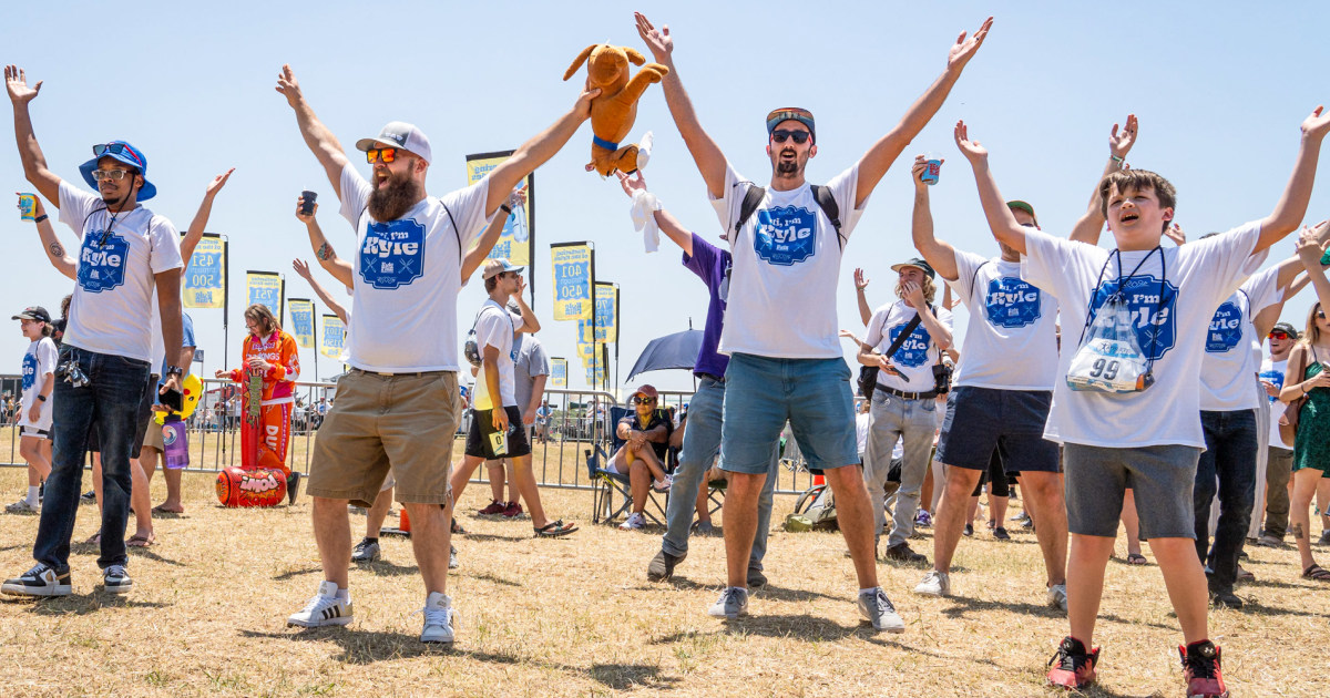 700 Kyles Gather in Kyle, Texas: Falling Short of the World Record but Celebrating Unity