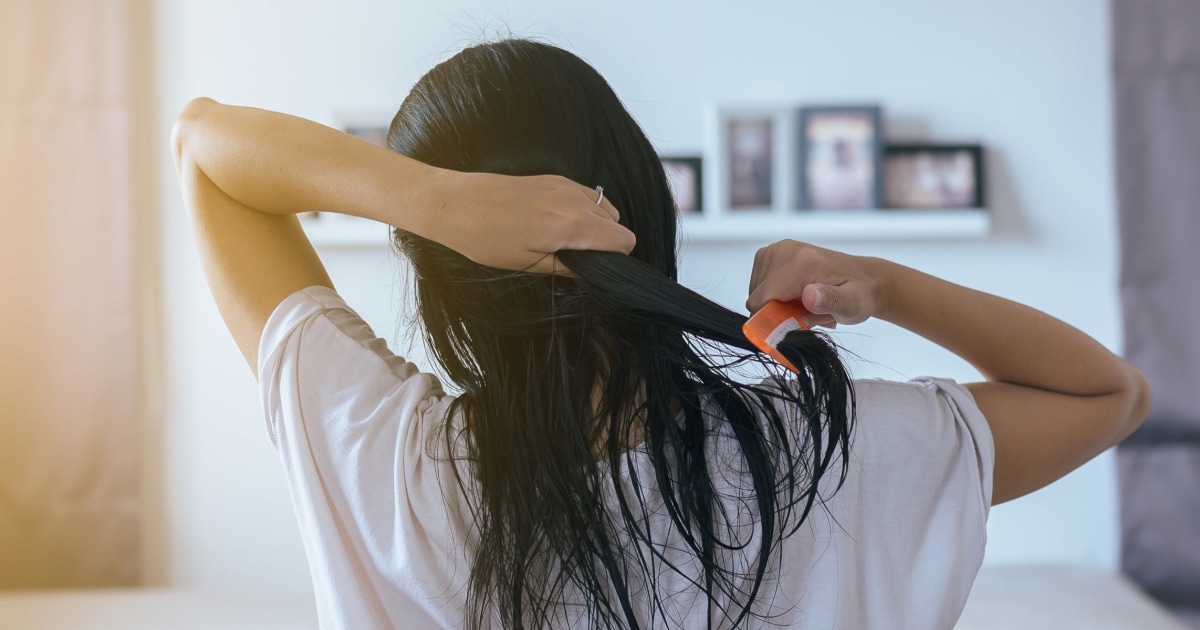 Is it bad to go to bed with wet hair?