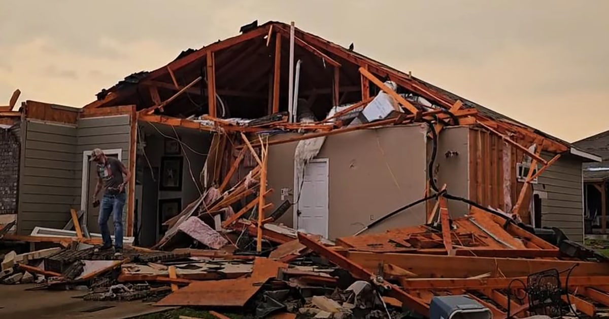 Tornado causes havoc in Texas as record-breaking heat wave looms