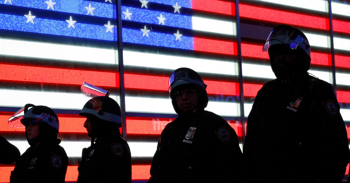 340503-nypd-police-times-square-cs-c3d49