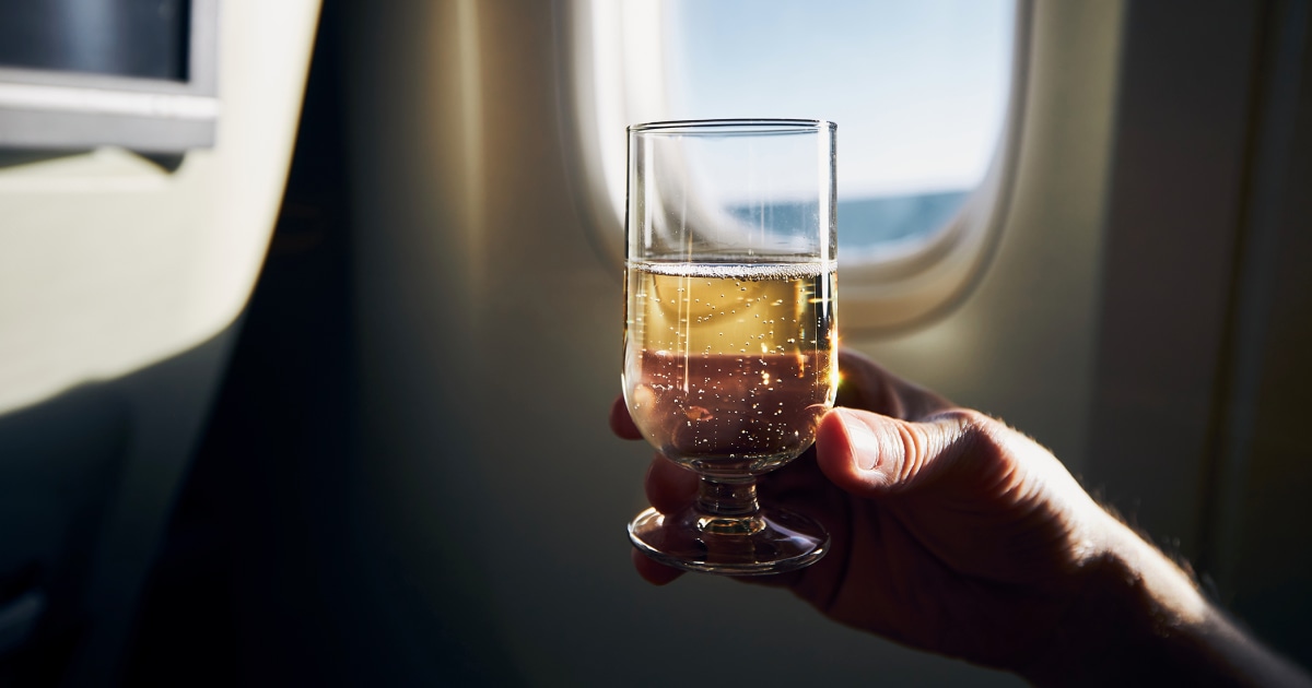 Why you shouldn’t drink before dozing off on long-haul plane flights