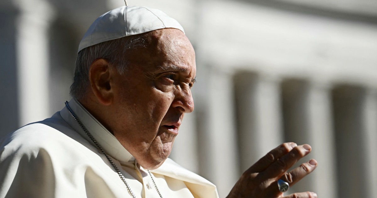 Pope Francis Under Fire for Using Homophobic Slur During Private Meeting with Roman Priests