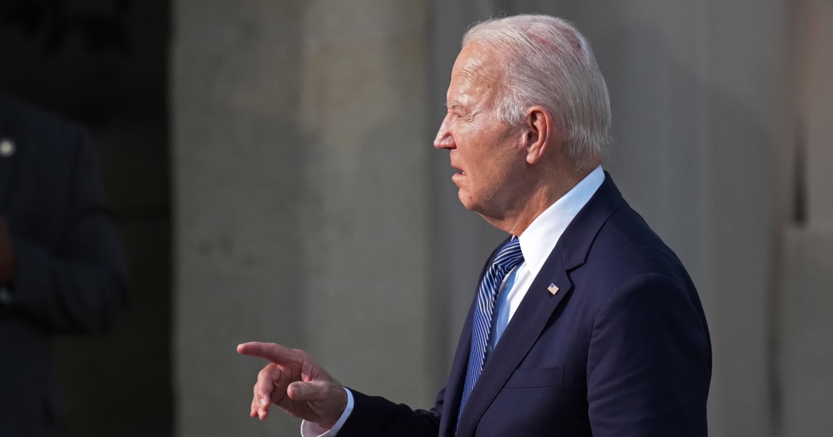 La campagna di Biden raccoglie 30 milioni di dollari per una raccolta fondi costellata di stelle a Los Angeles