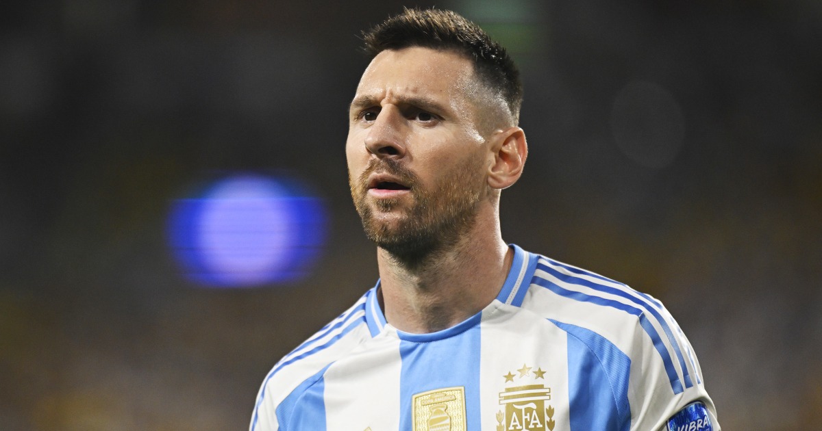 Lionel Messi asked to apologize for Argentina players' racist chant