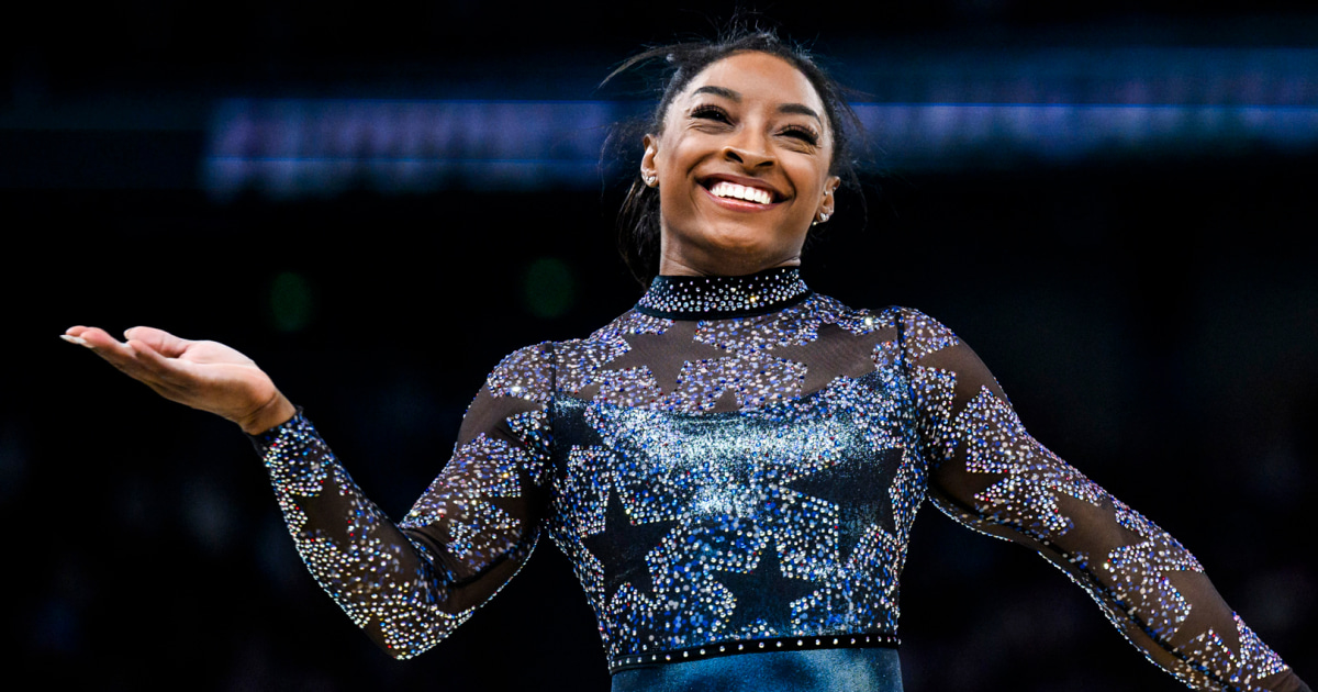 Simone Biles pushes through calf pain to qualify for five finals, U.S. women’s team sits in first