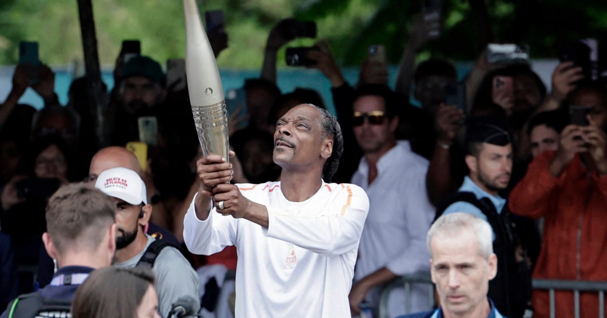 'Light it up, Snoop': Rapper Snoop Dogg carries the Olympic torch