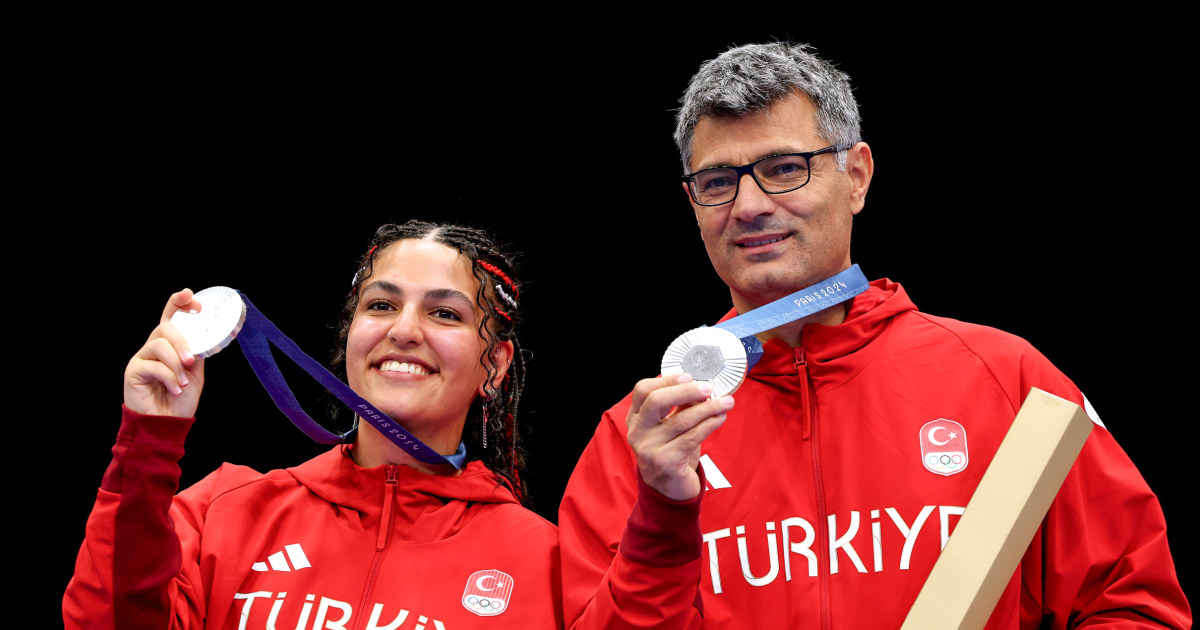 Türk atıcı Yusuf Dikić, Paris Olimpiyatları’nda basit ekipmanlarla gümüş madalya kazandı ve internet yıldızı oldu