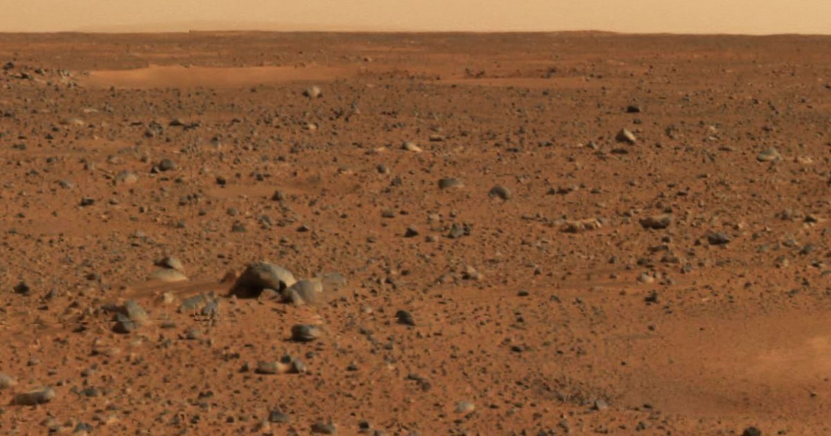 Scientists propose warming up Mars by using heat-trapping 'glitter'