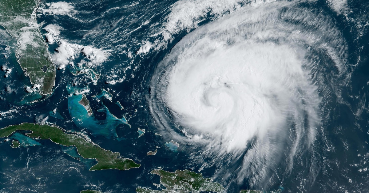 L’ouragan Ernesto frappe les Bermudes avec des inondations potentiellement mortelles et des vents soufflant à 100 mph