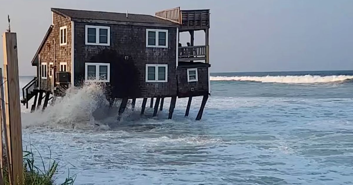 Video shows a house in North Carolina falling into the Atlantic