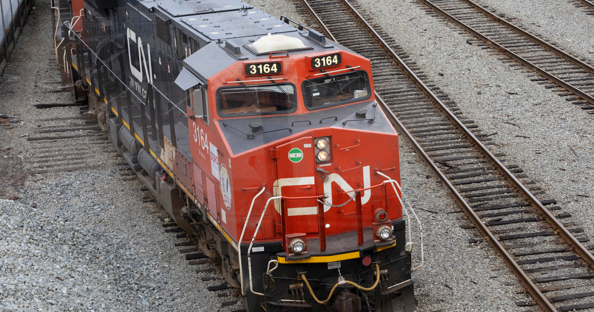 Labor dispute stops Canada’s major freight railroads, could cause major economic disruption in U.S.