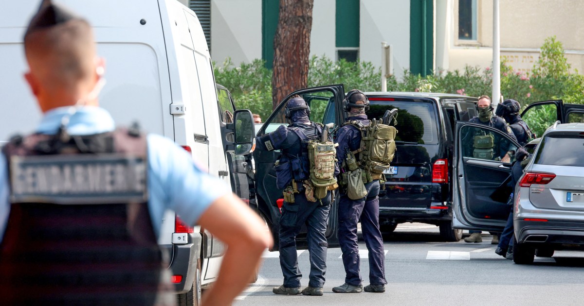 French police hunt for arsonist who targeted synagogue, injured a policeman