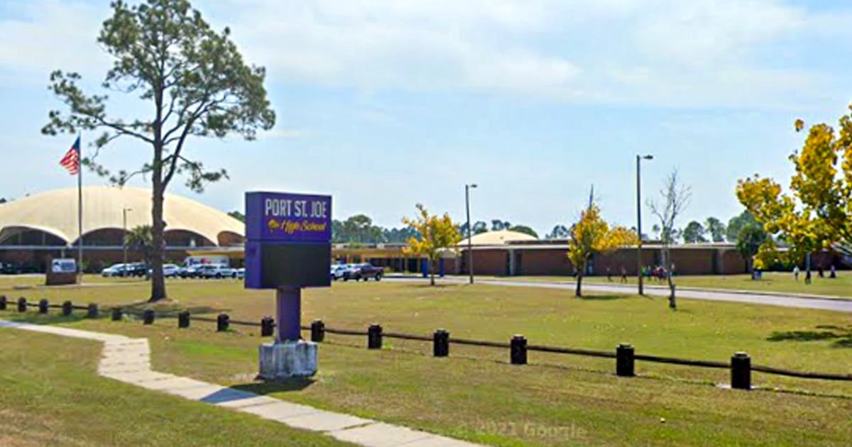 Florida high school football player dies after collapsing on field during game