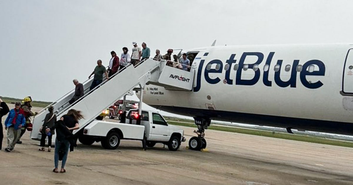 JetBlue flight makes emergency touchdown after smoke alert in shipment cling