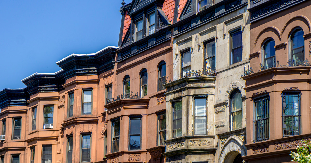 Mortgage refinance boom takes hold, as weekly demand surges 20