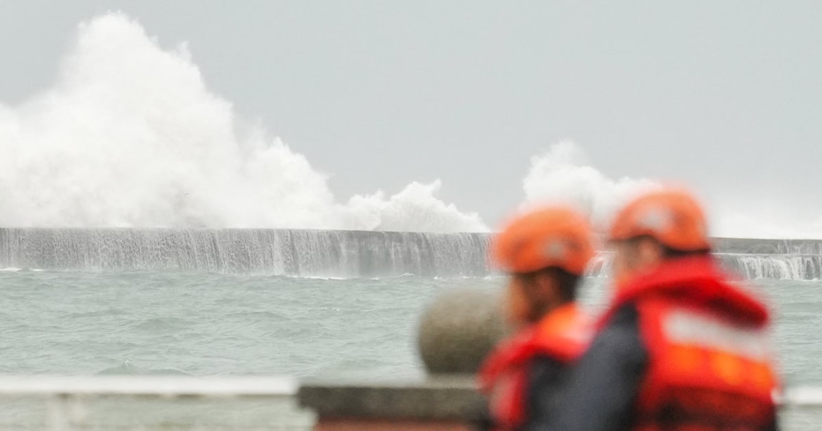 taiwan-shuts-down-as-typhoon-krathon-brings-torrential-rain