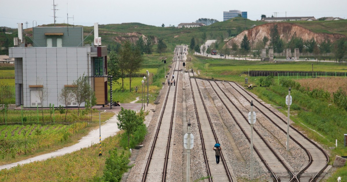 The North Korean army completely cuts off road and rail lines to South Korea