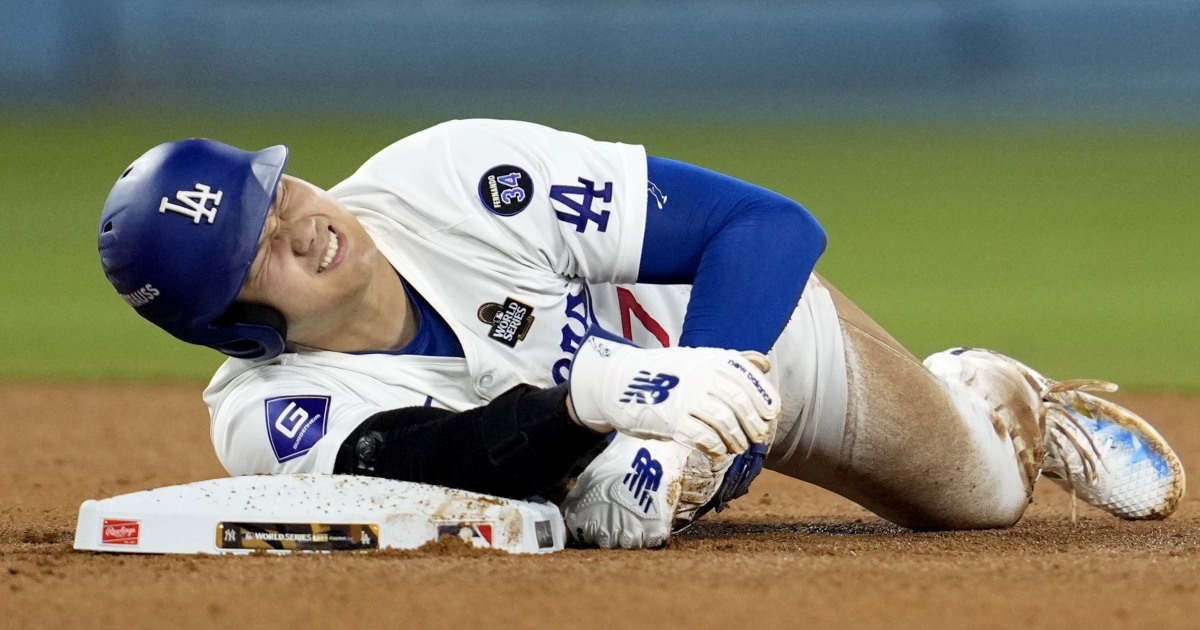 Dodgers superstar Shohei Ohtani suffers shoulder injury during Game 2 of the World Series