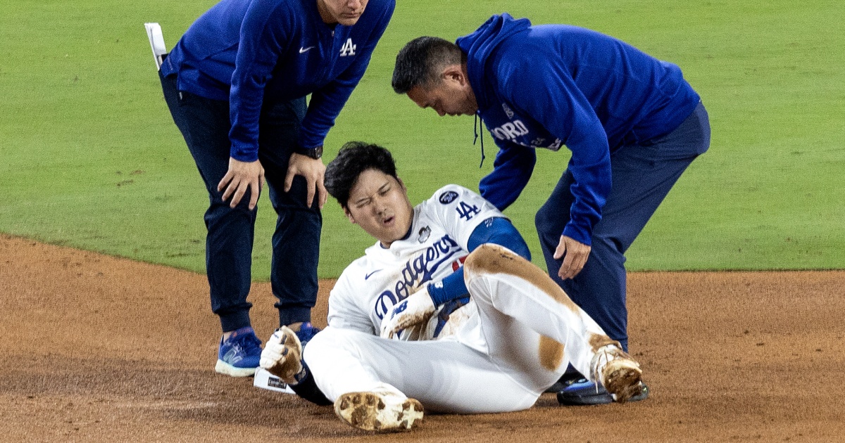 Ohtani reportedly cleared for World Series Game 3 after shoulder scare