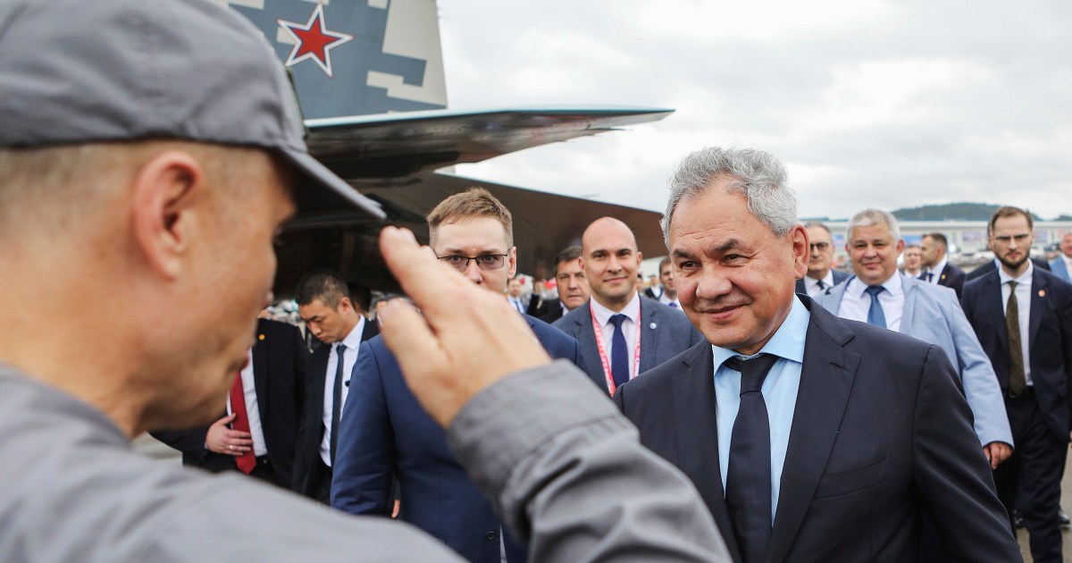 Top Russian official Shoigu visits Chinese air show