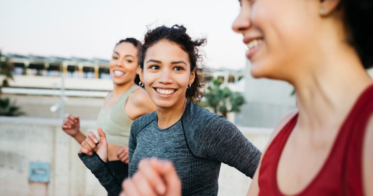 Rutinas de entrenadoras latinas para mejorar la salud: "Moverse nos da poder"