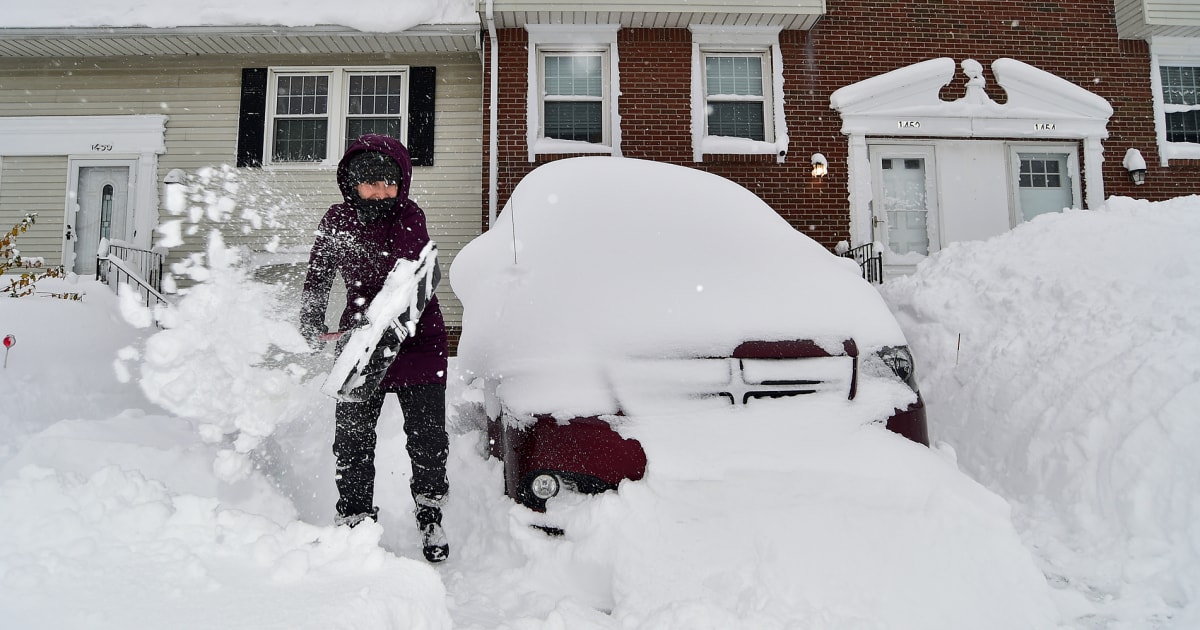 Arctic blast continues to hammer Northern U.S., disrupting post-Thanksgiving travel