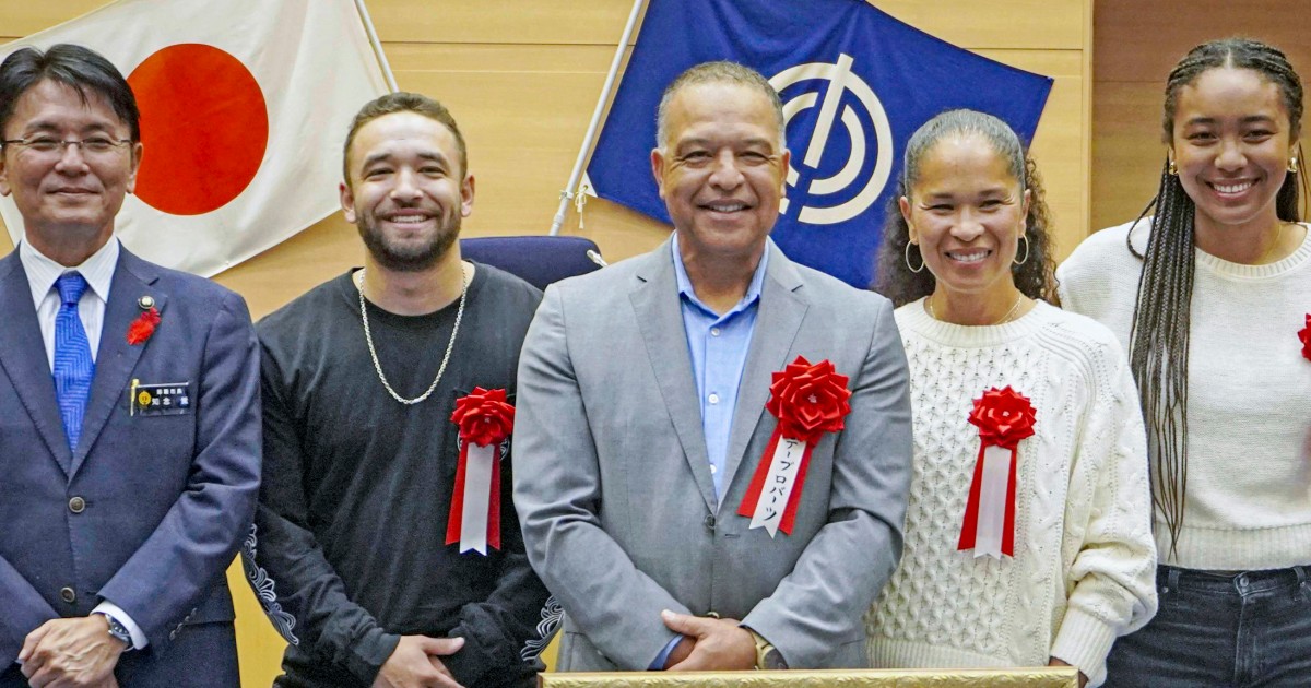 After World Series win, Dodgers’ Dave Roberts makes emotional return to Japan