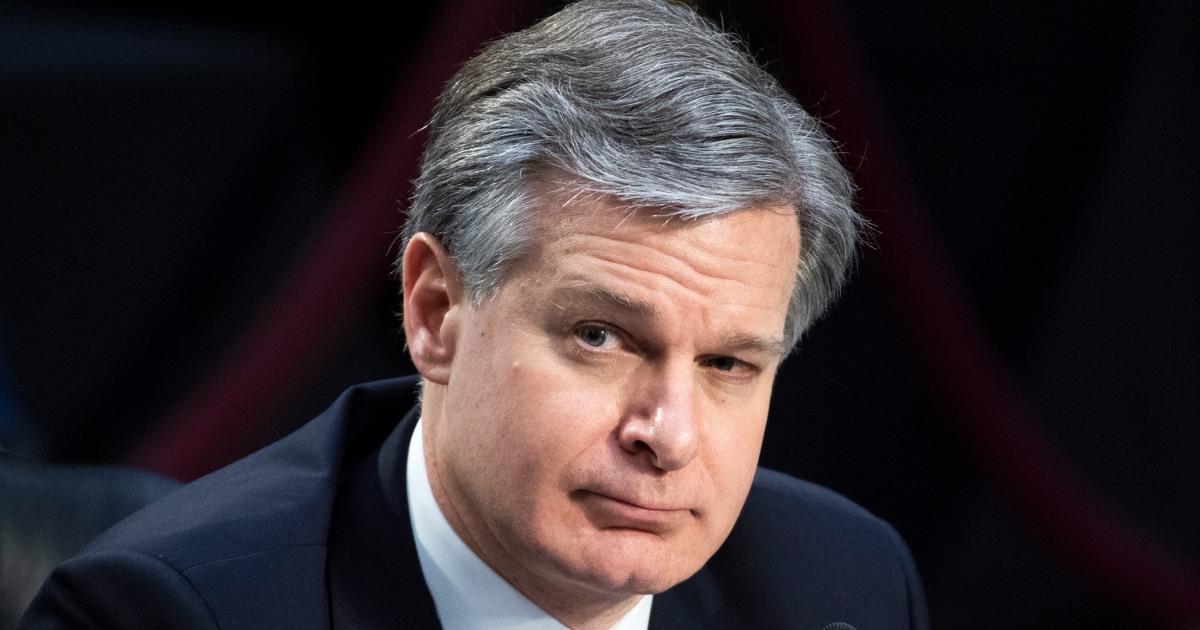 FBI-Direktor Christopher Wray hätte Trump dazu bringen sollen ...