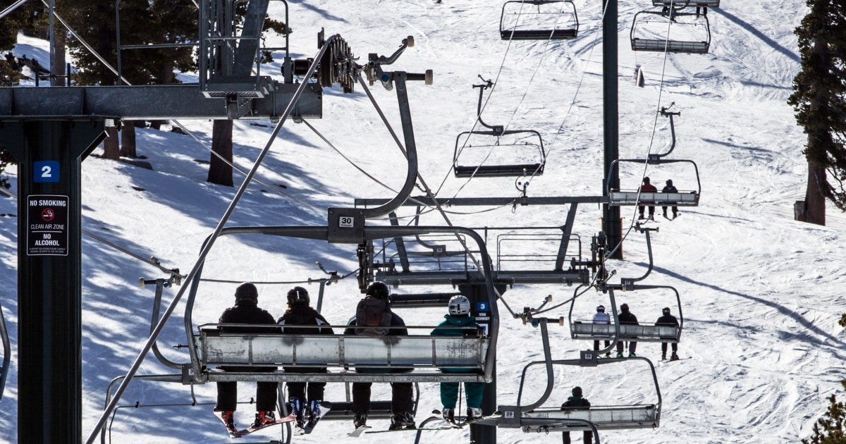 5 people hurt after chairlift collision at Lake Tahoe ski resort