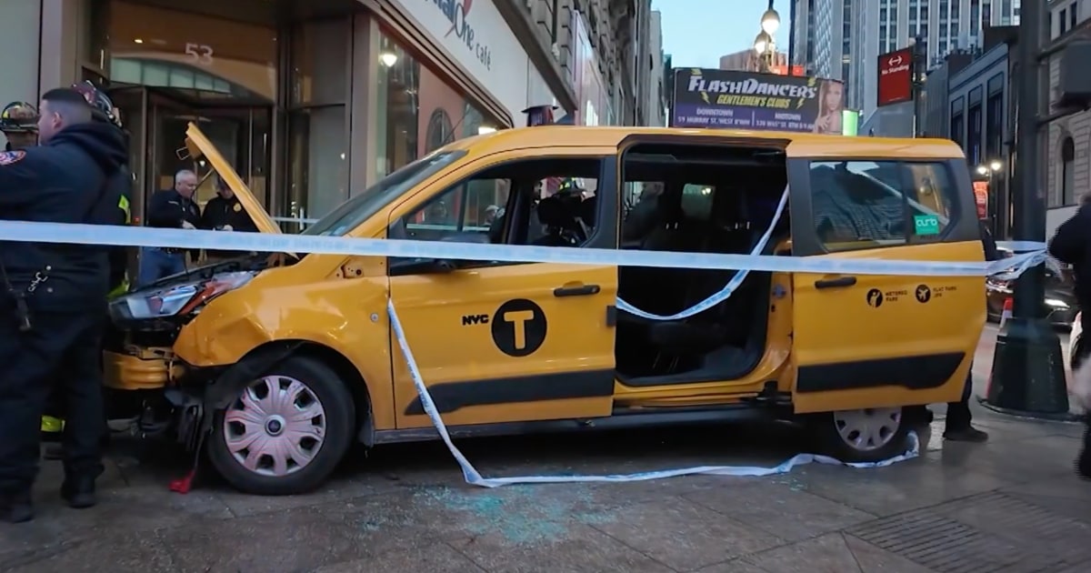 Child and mom amongst 6 struck by taxi that veered onto sidewalk in Manhattan