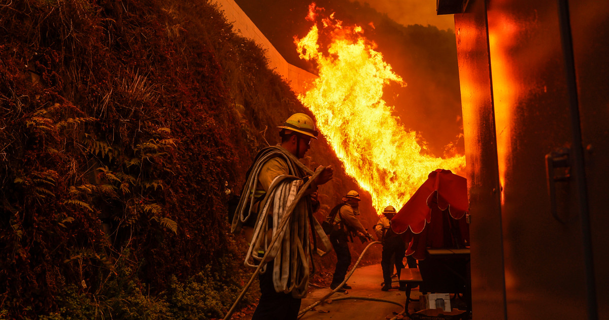 Live updates Pacific Palisades wildfire rapidly grows in California