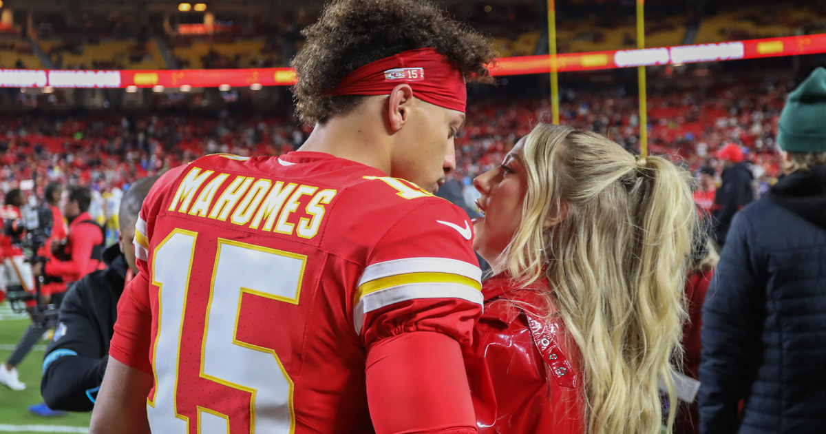 Brittany Mahomes slams Buffalo Bills fans for hanging Kermit doll dressed as Patrick Mahomes thumbnail