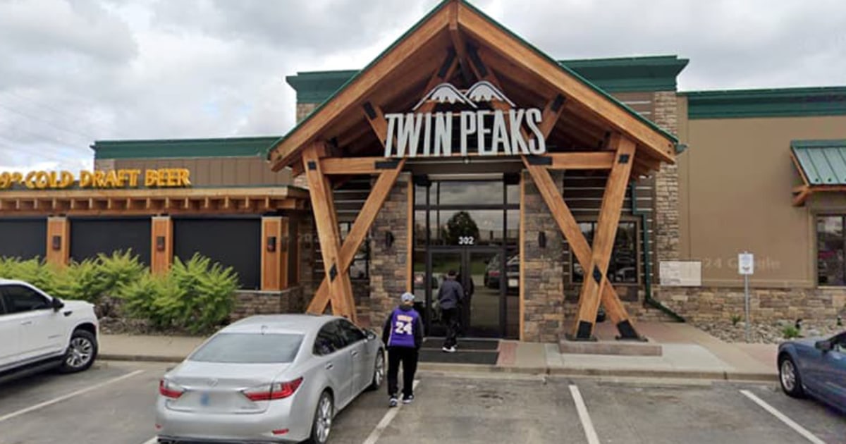 Sports bar chain Twin Peaks is going public. These restaurant companies