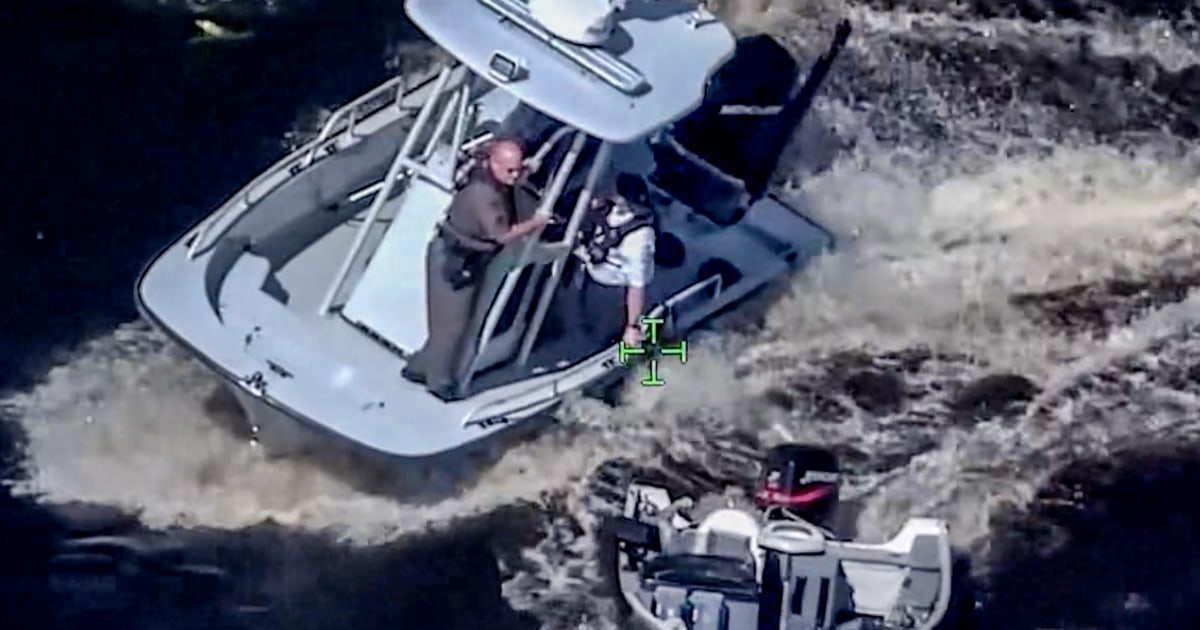 Video shows Florida deputies rescue unresponsive man from out-of-control boat