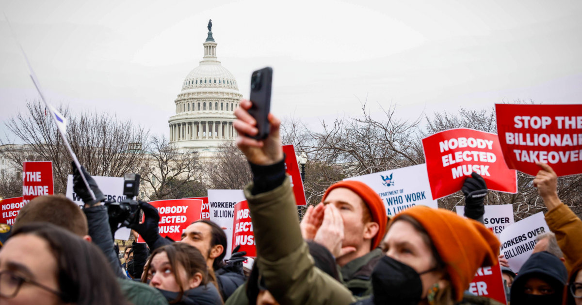 Anxiety mounts as U.S. government workers face buyout deadline