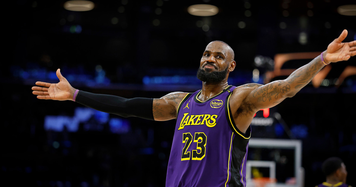 LeBron James Scores 42, Ties NBA Milestone at 40+