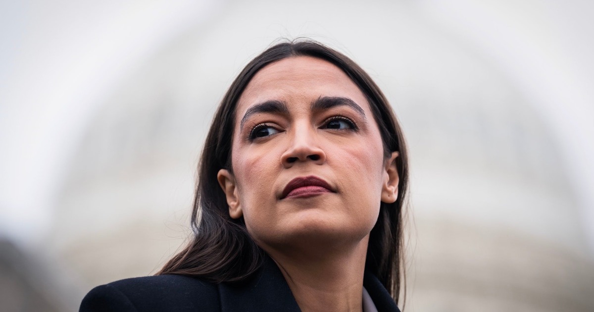
                            Alexandria Ocasio-Cortez touches a nerve with remarks about Stephen Miller’s height