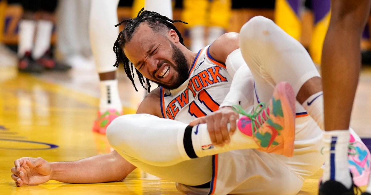 Knicks guard Jalen Brunson expected to miss time after suffering ankle injury in OT loss to Lakers