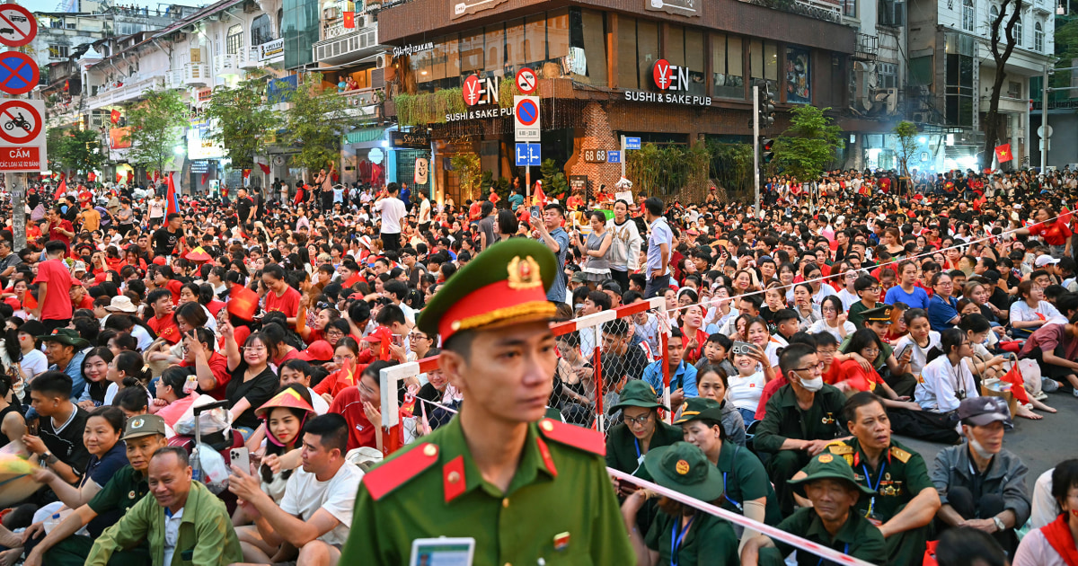 Vietnam celebra la victoria comunista sobre nosotros a medida que avanza una nueva amenaza de tarifas