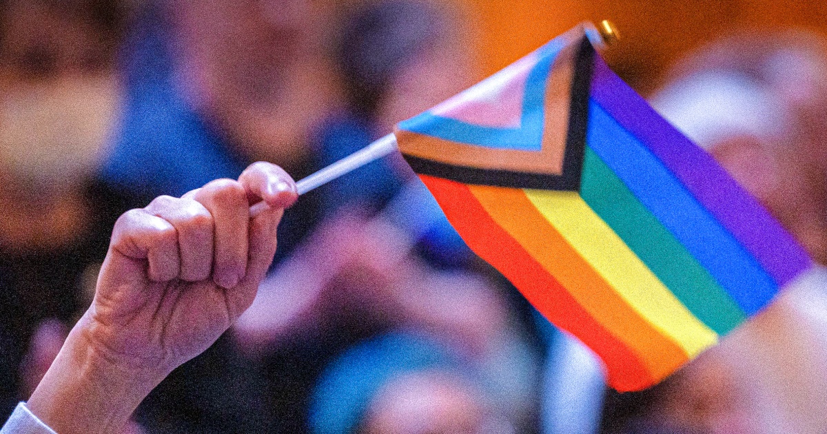 Supreme Court allows Trump to implement transgender military ban