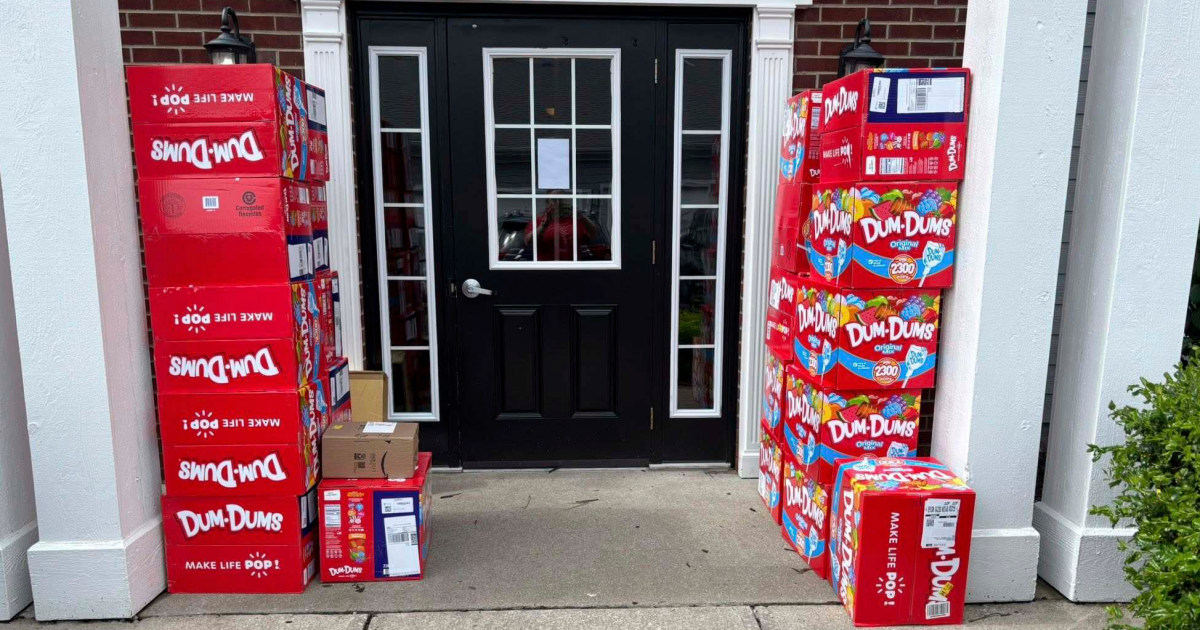 Kentucky boy uses mom's phone to order 70,000 Dum-Dum lollipops to share with his friends