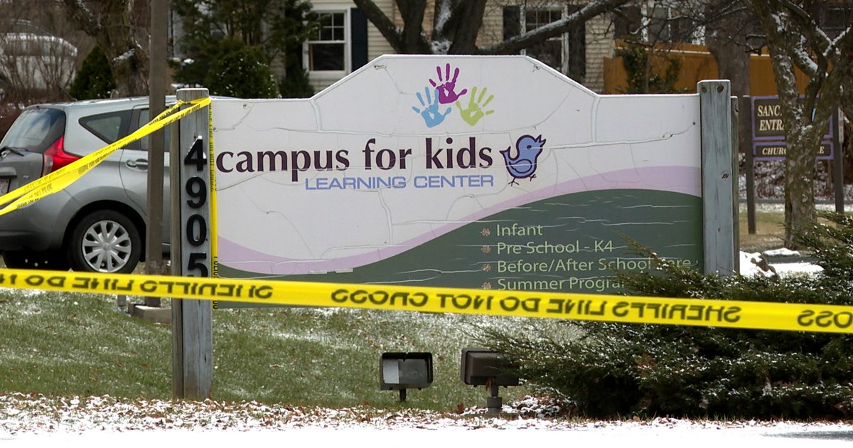 Padre de 15 años que mató a 2 en la escuela religiosa de Wisconsin enfrenta cargos por delitos graves