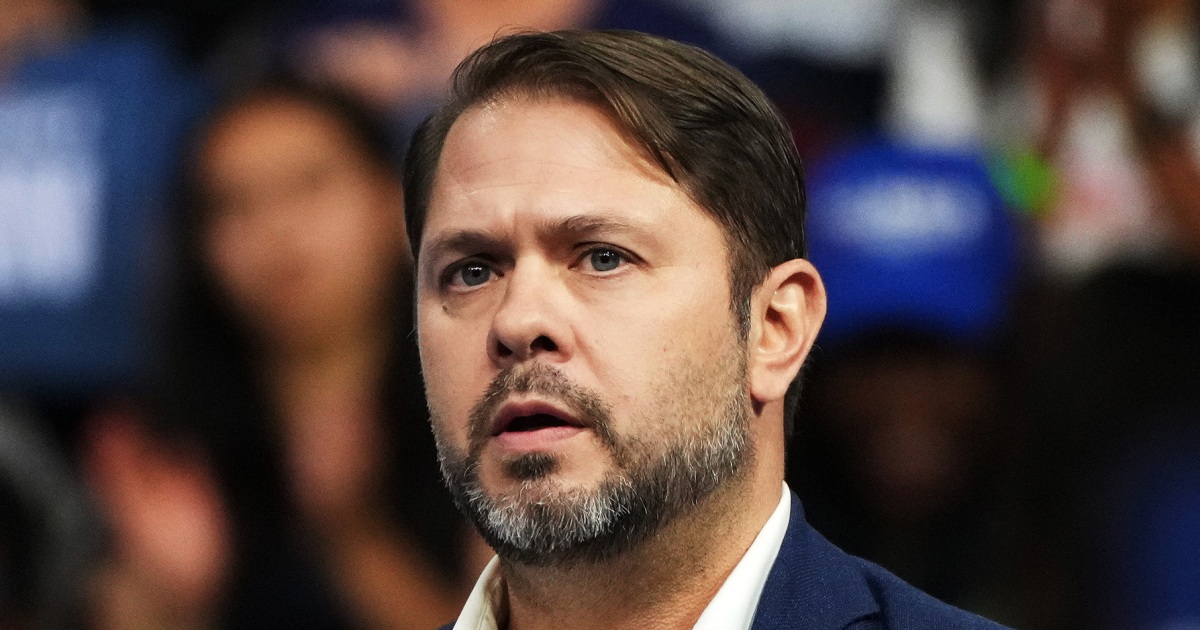 Ruben Gallego uses the ‘purity’ argument to defend his MAGA associations