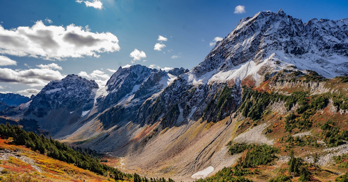 3 die in North Cascades National Park climbing fall