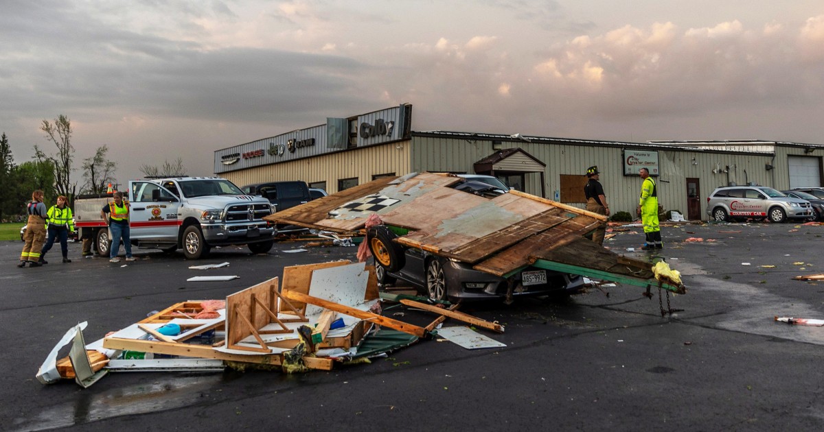 Severe storms unleash suspected tornadoes, soak Chicago Beyoncé show