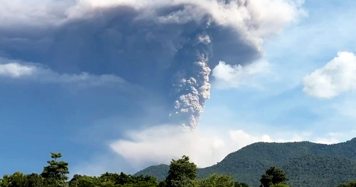Indonesia Raises Highest Alert After Multiple Mount Lewotobi Eruptions