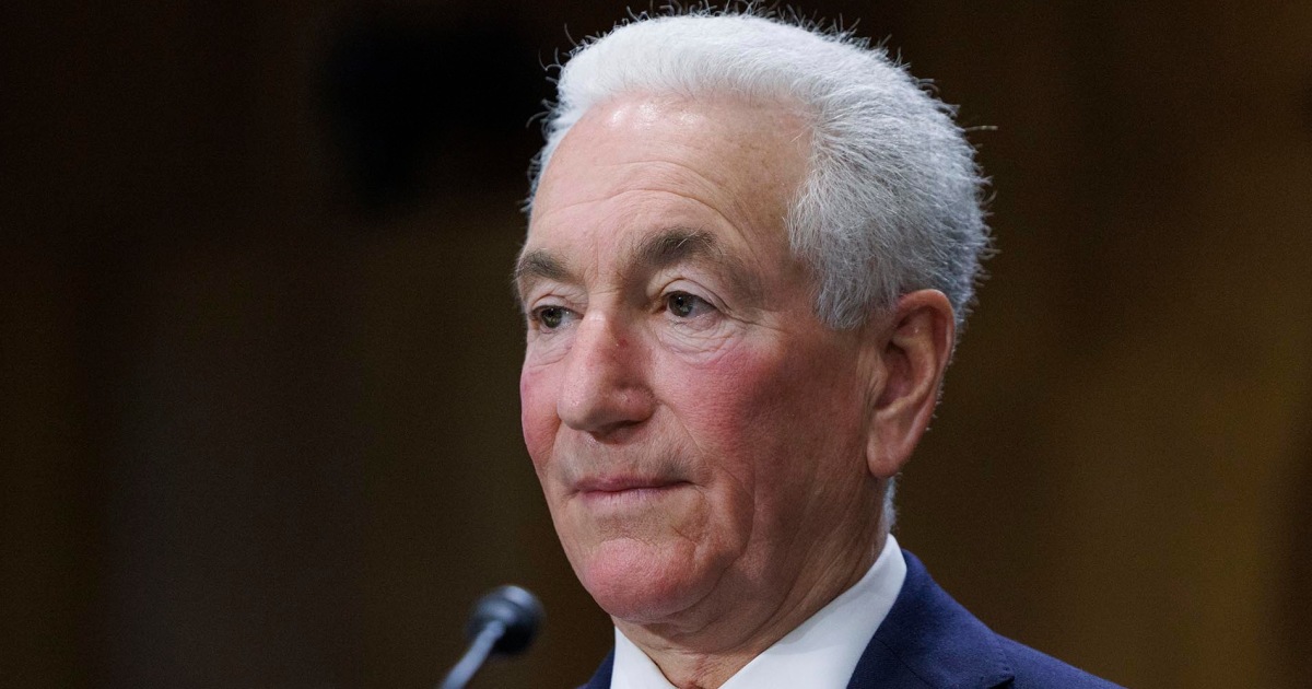 Following vote from Senate Republicans, another ex-con joins Team Trump