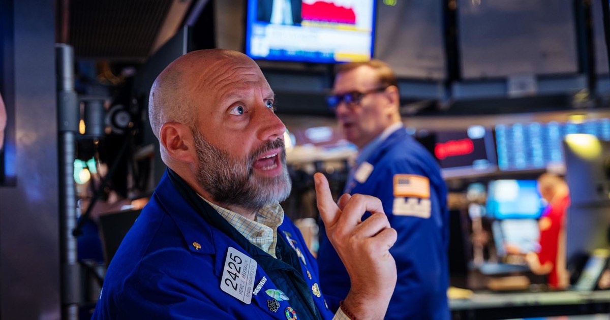 Markets sink as debt worries hammer U.S. bonds