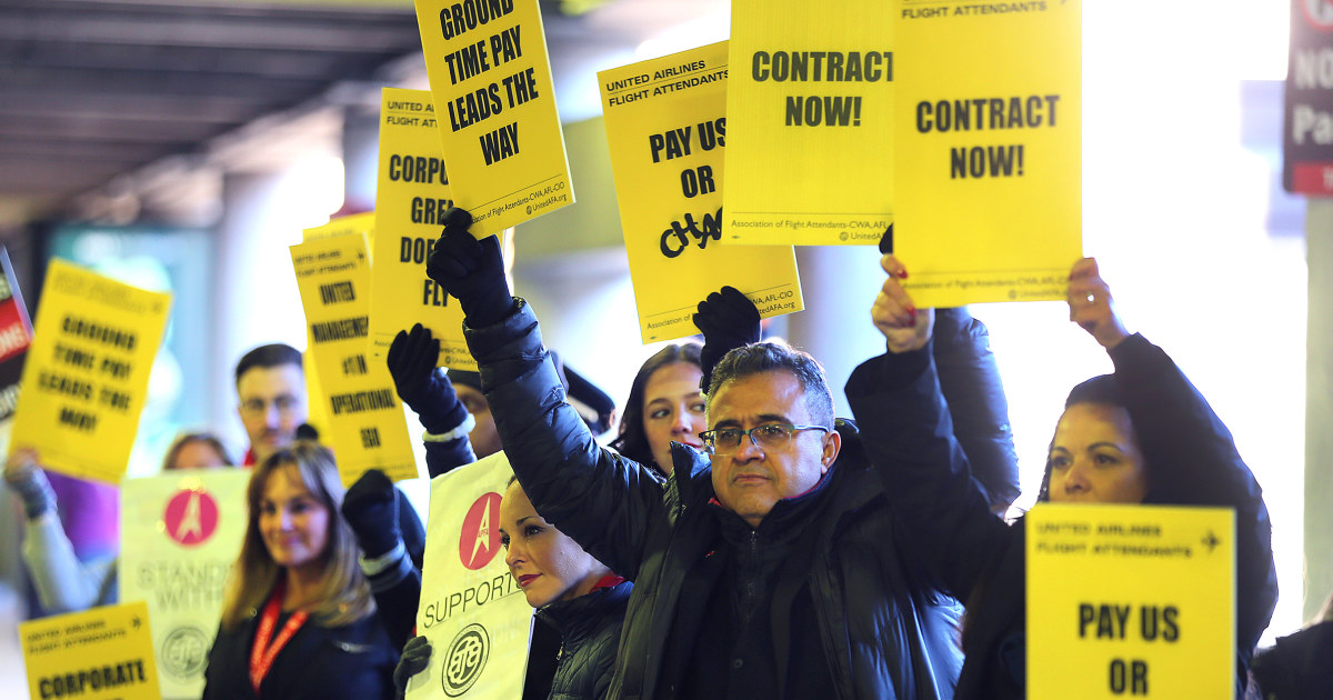 United Airlines reaches 'industry-leading' labor deal with flight attendants, union says