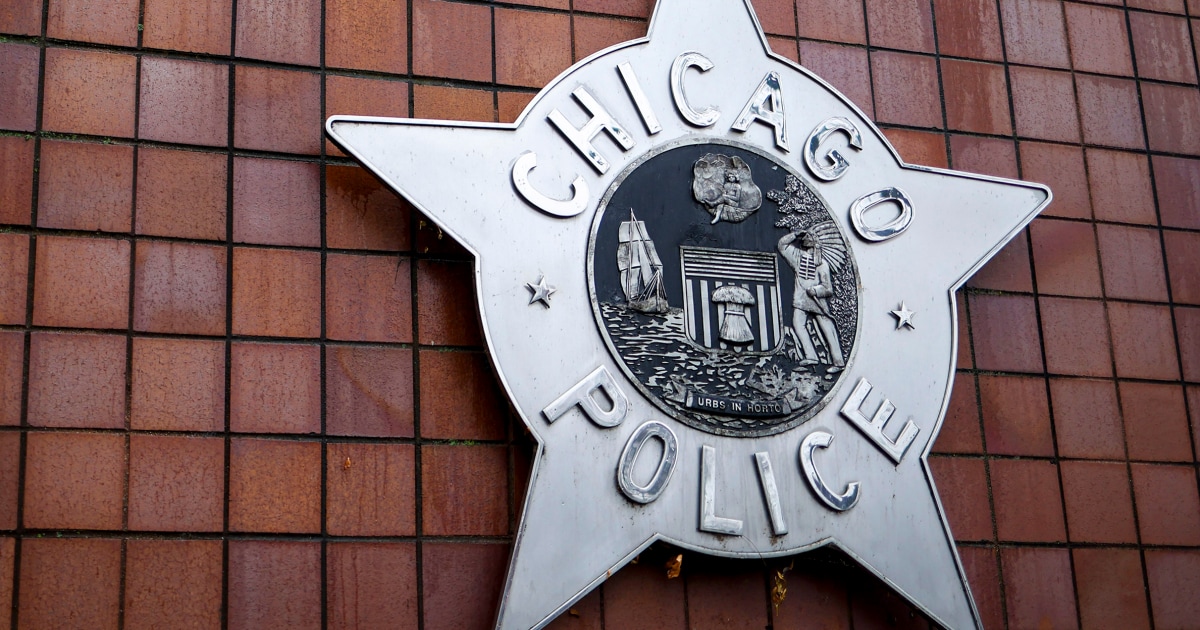 Manhunt launched after 7 teenagers wounded in Chicago drive-by shooting